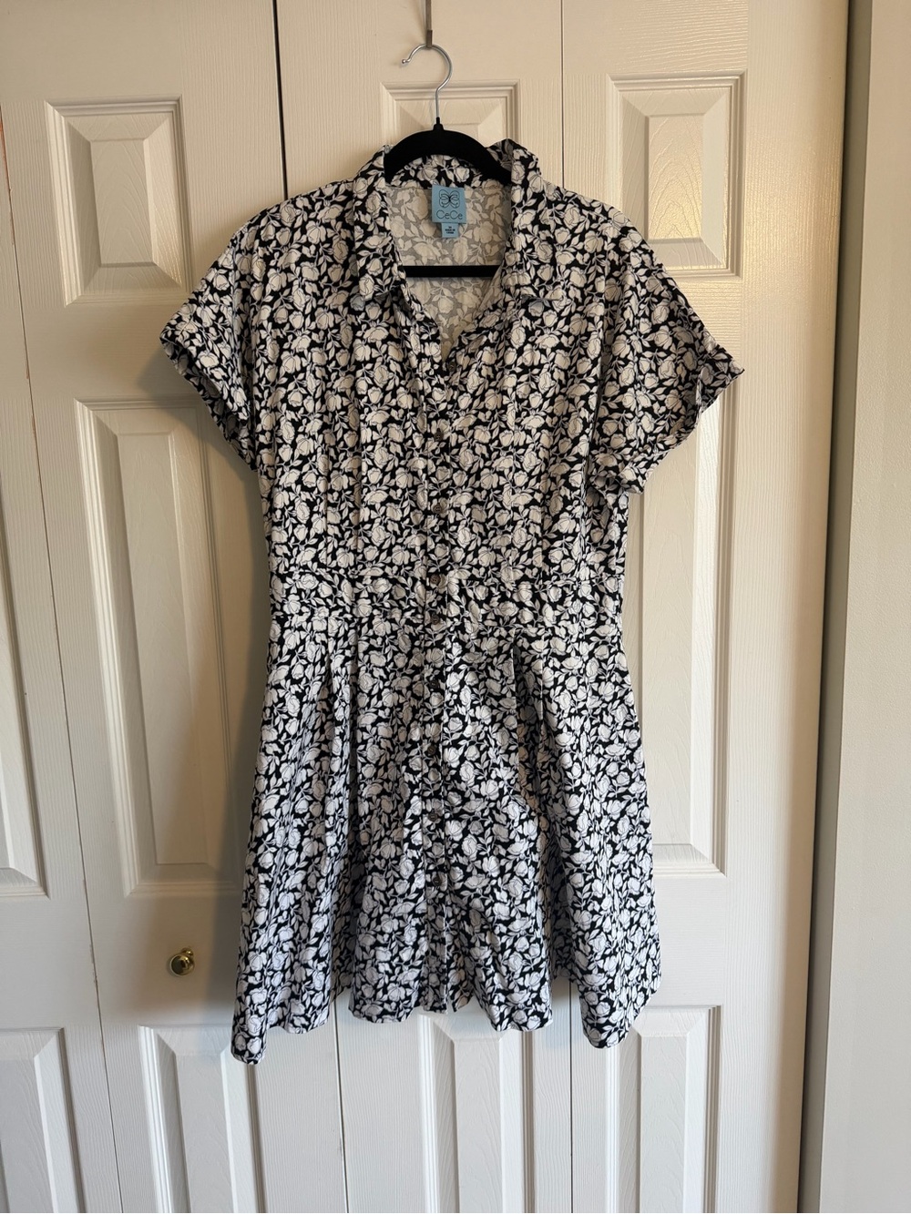 Black and White Floral Short Sleeve Shirt Dress